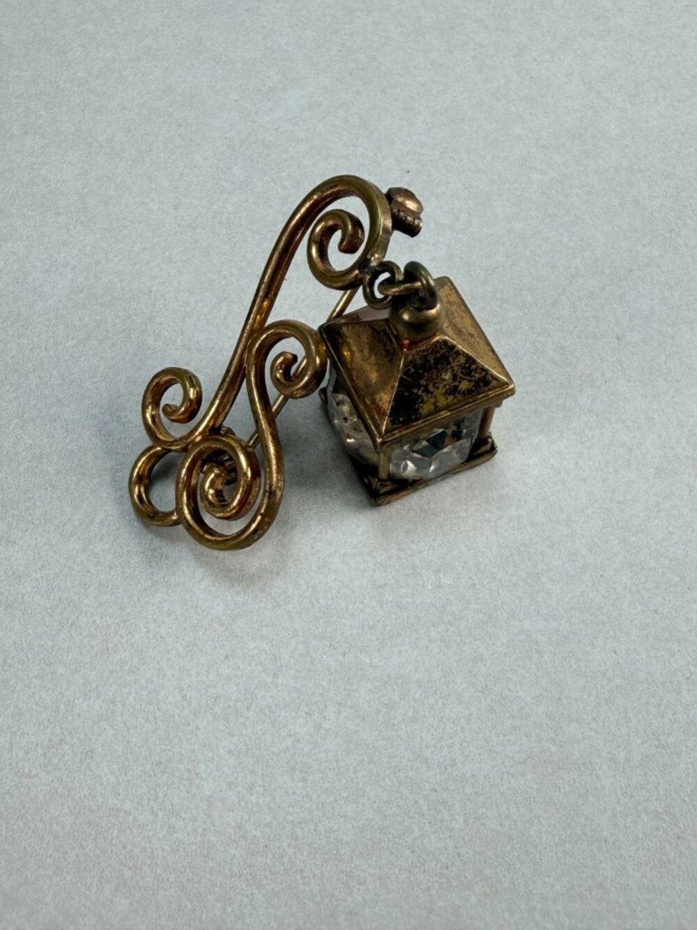Vintage Calvaire Lamp Brooch Pin Dangling Lantern Clear Rhinestone - Picture 5 of 5